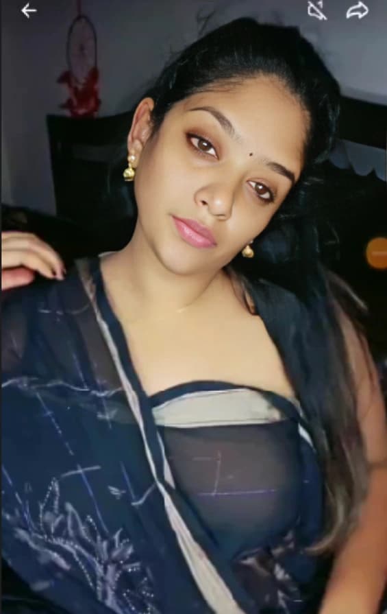 Featured image for Telugu Milf Anu Goes Topless After Removing Blouse